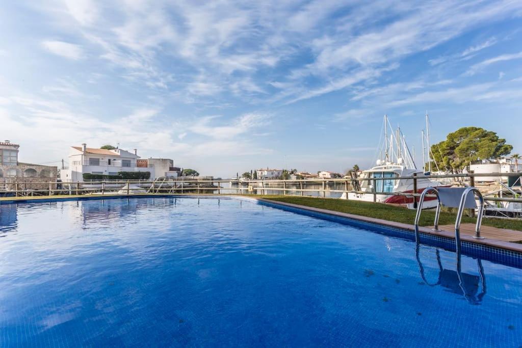 Piso De 2 Habitaciones, 3 Piscinas Y Cerca Del Mar 로지즈 외부 사진