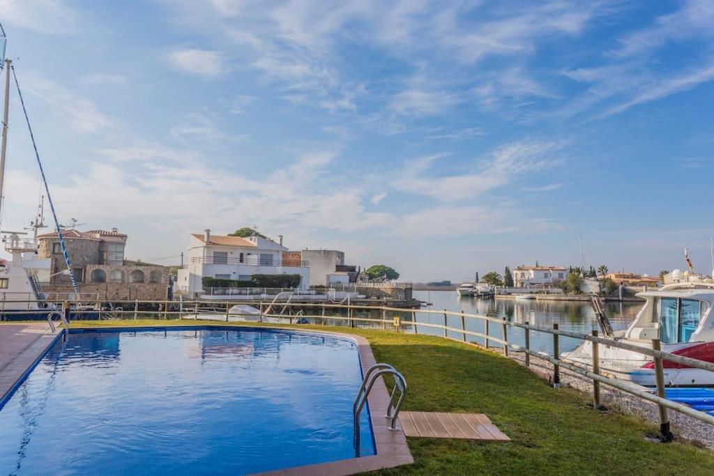Piso De 2 Habitaciones, 3 Piscinas Y Cerca Del Mar 로지즈 외부 사진